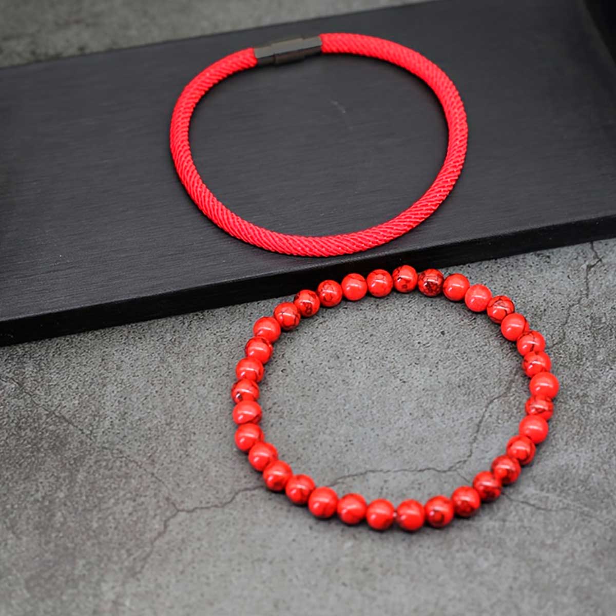 Pulseras Rojas Cordón con Broche y Pulsera Howlita Elástica