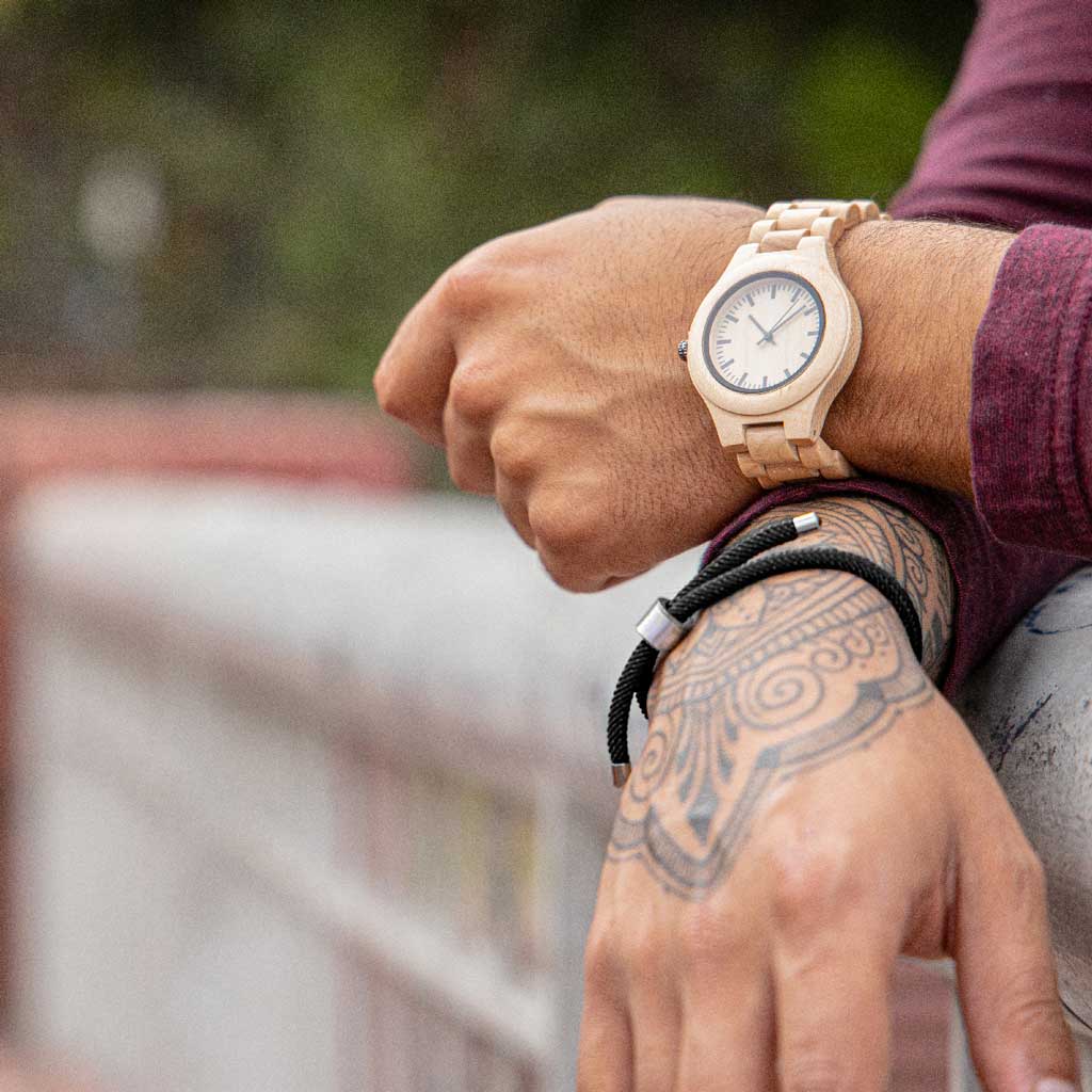 Pulsera cordón negro ajustable con dije acero