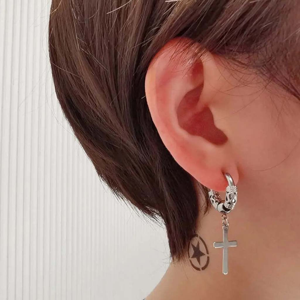 Aro Acero Argolla color Plata con Cruz y Dijes