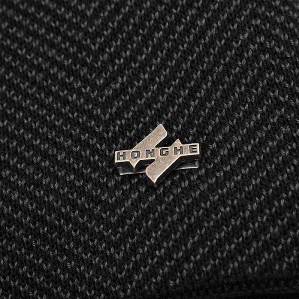 Gorro en tela texturada con Forro Interno de Polar Negro