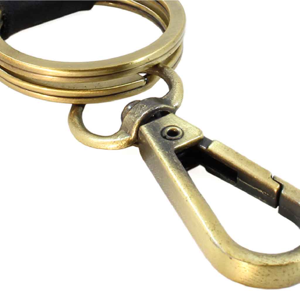 Llavero Clásico con Detalle en Cuero Natural Negro