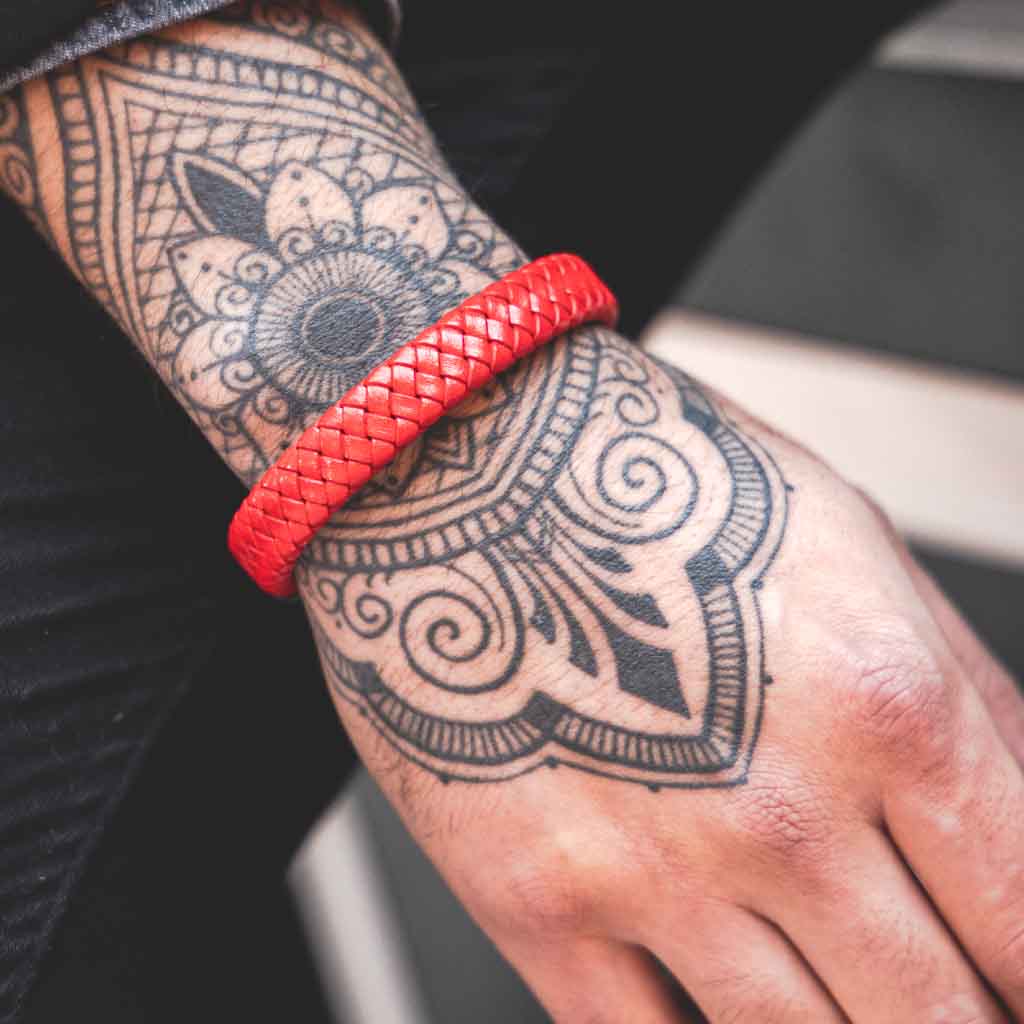 Pulsera En Cuero Rojo Con Broche De Lujo Combinación Negro