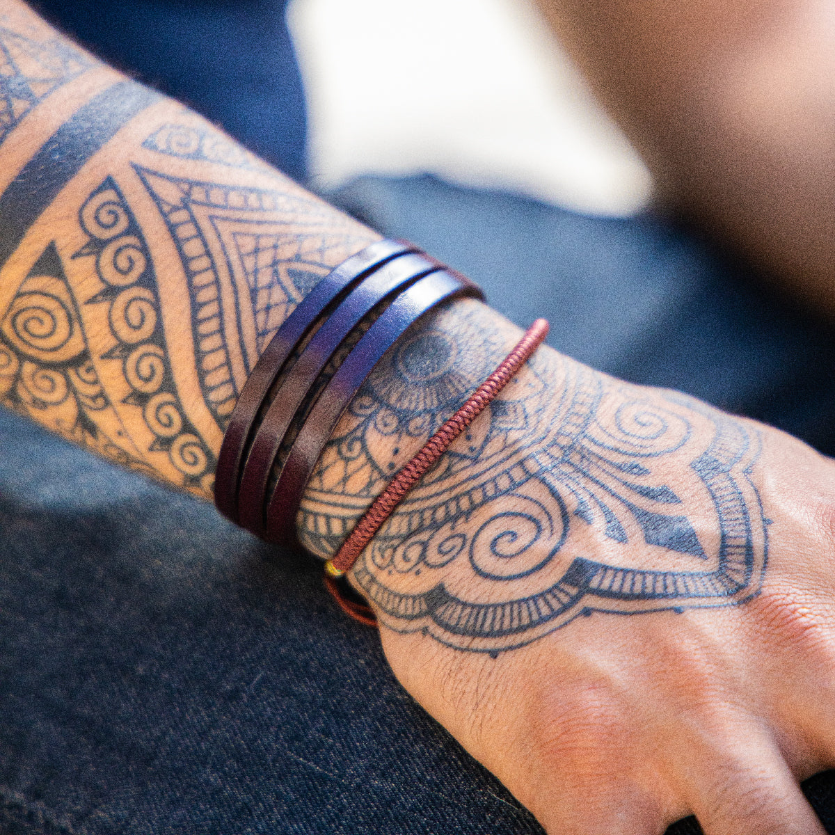 Pack Pulsera piedra volcánica y larvikita + Brazalete de cuero marrón