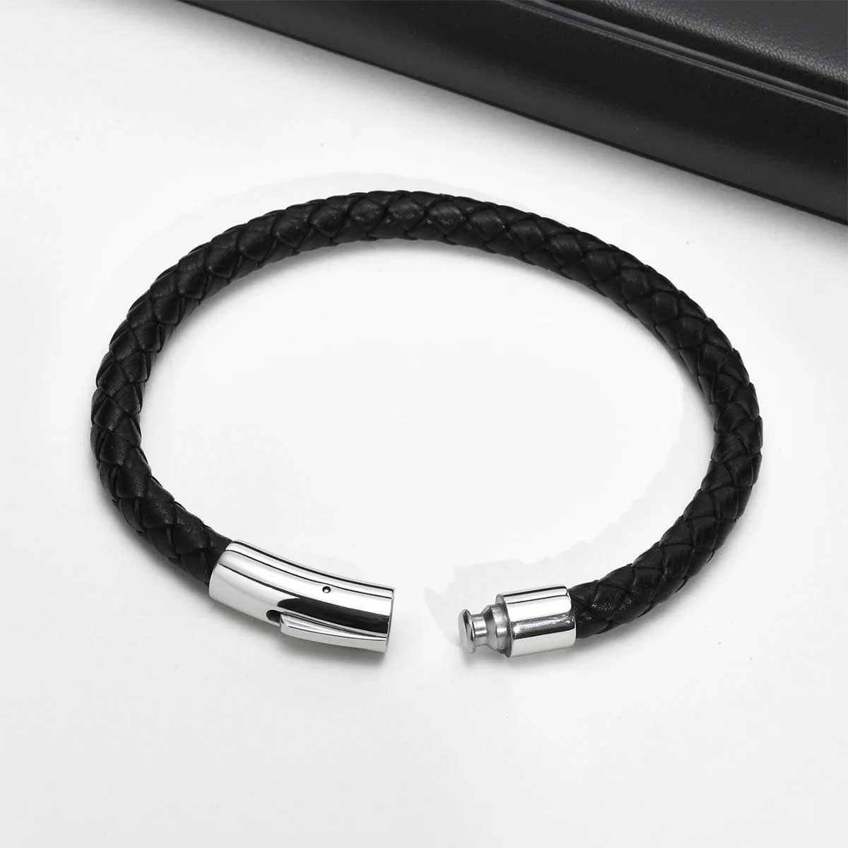 Pulsera de Cuero Negro con Broche de a Presión Plateado