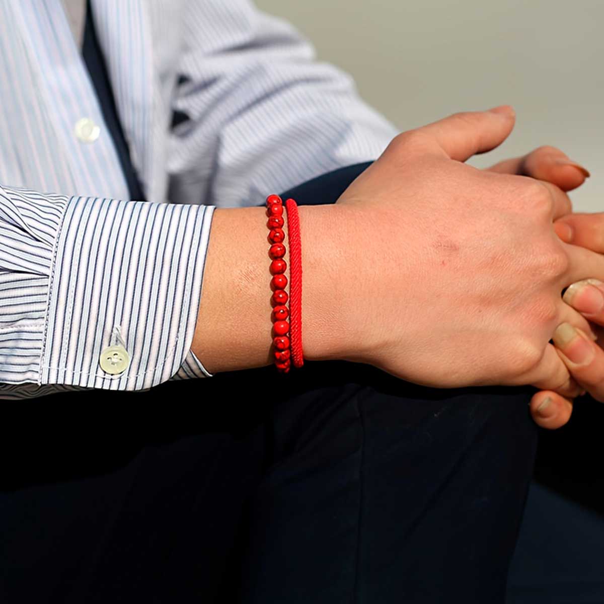 Pulseras Rojas Cordón con Broche y Pulsera Howlita Elástica