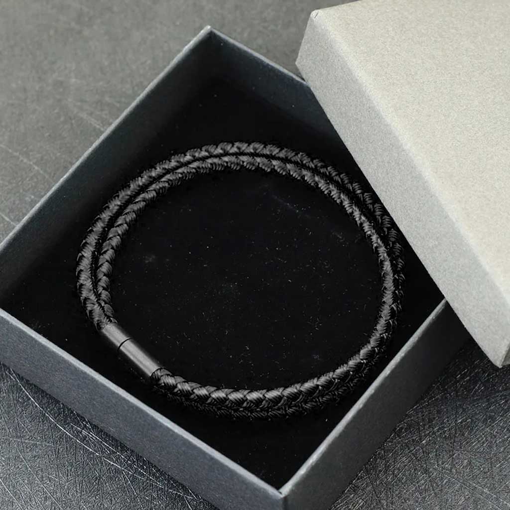 Pulsera de Cuerda Negra Larga con Broche a Presión