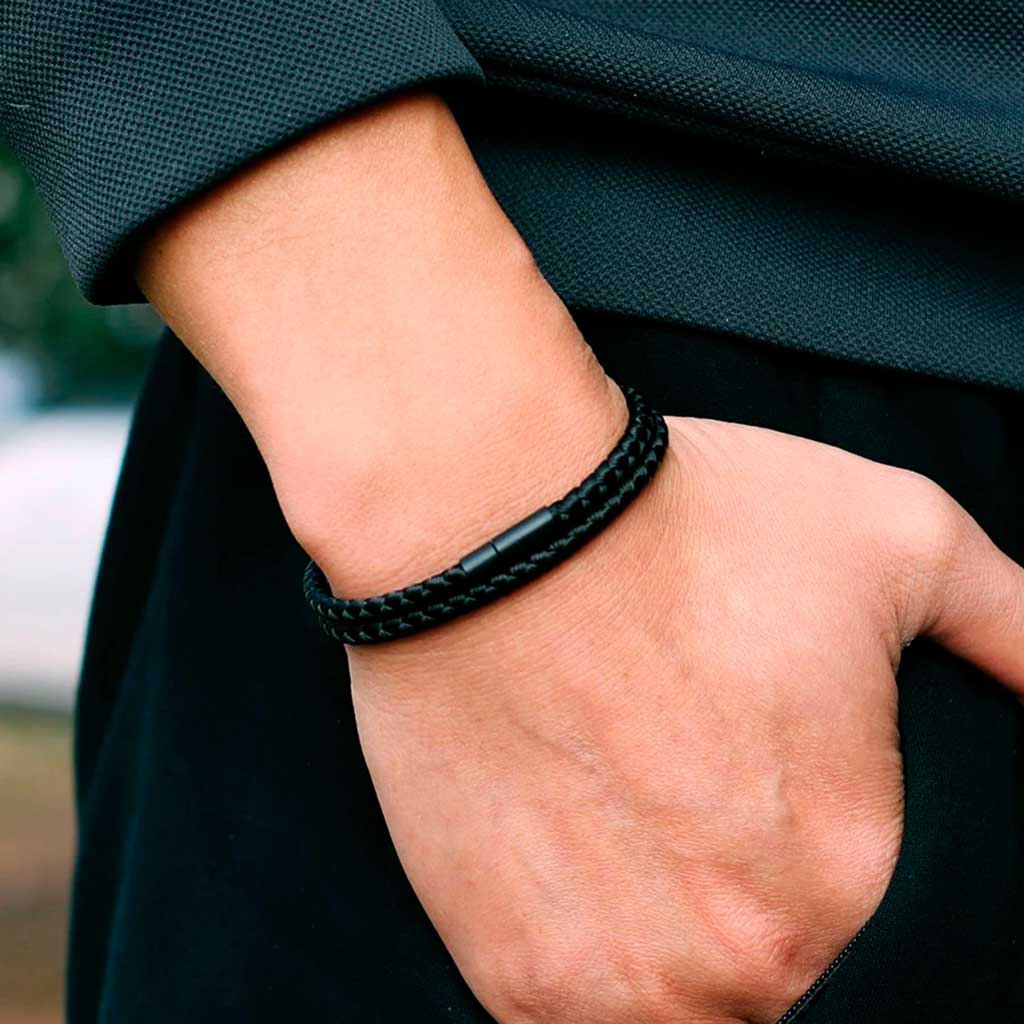 Pulsera de Cuerda Negra Larga con Broche a Presión