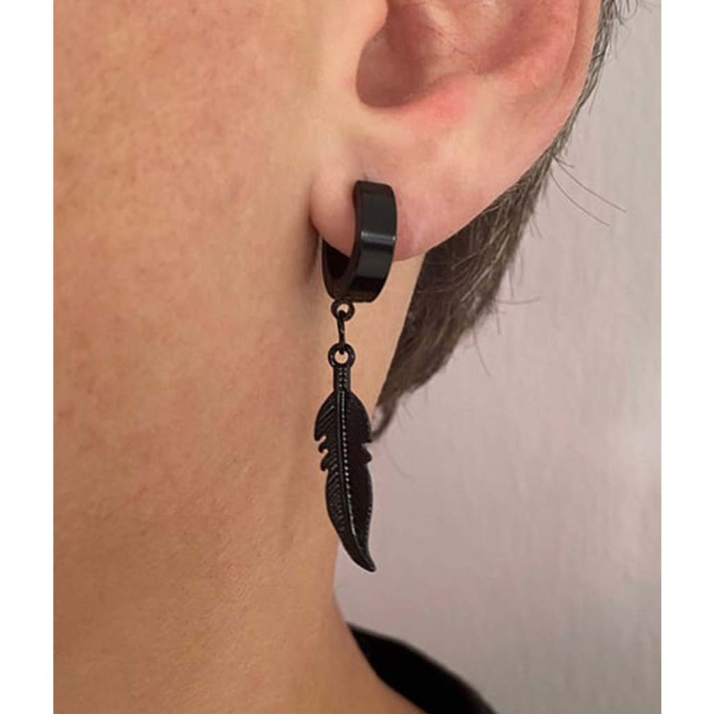 Aro Argolla Huggie Acero Negro con Pluma