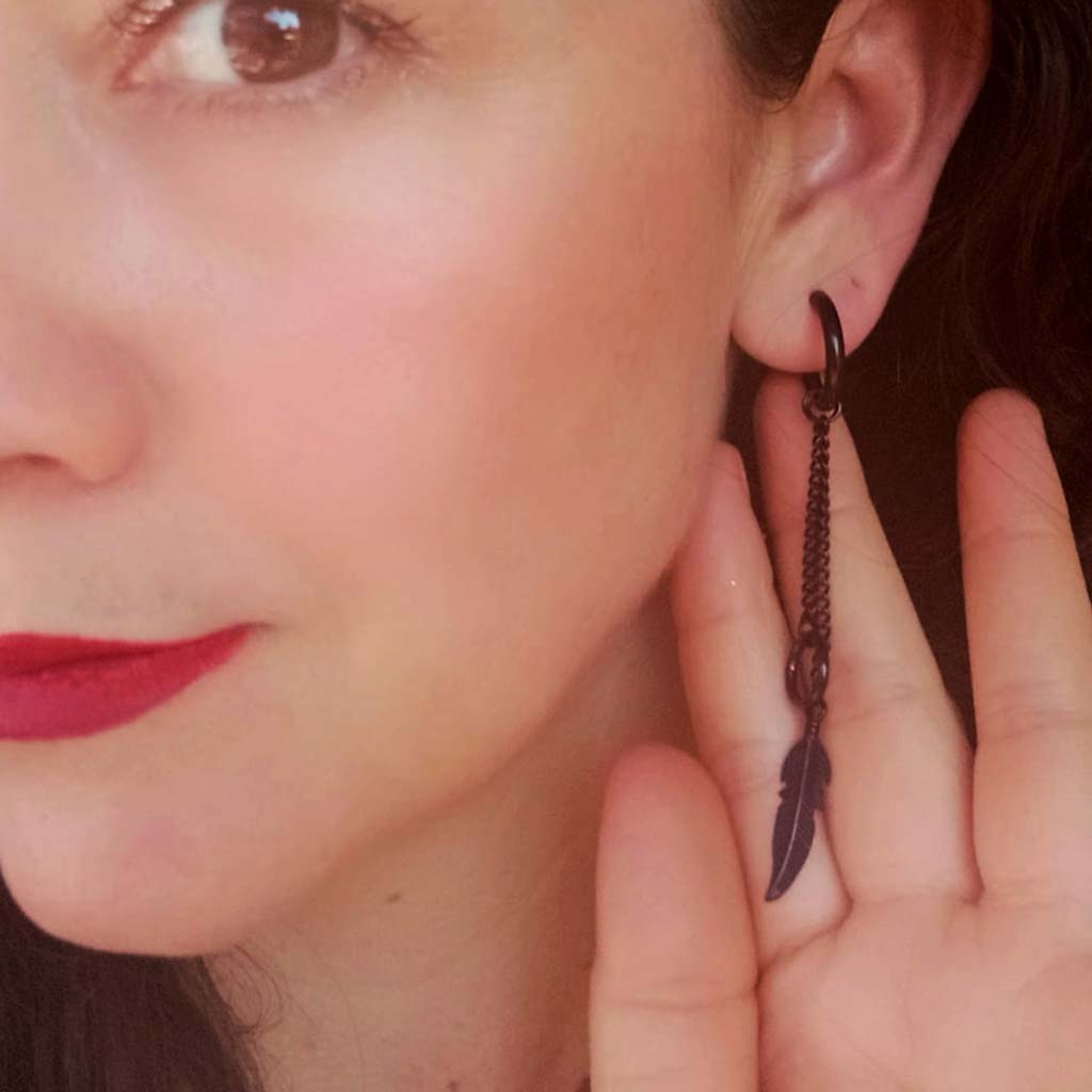 Aro Argolla Piercing Acero Negro Cadena y Pluma Colgante