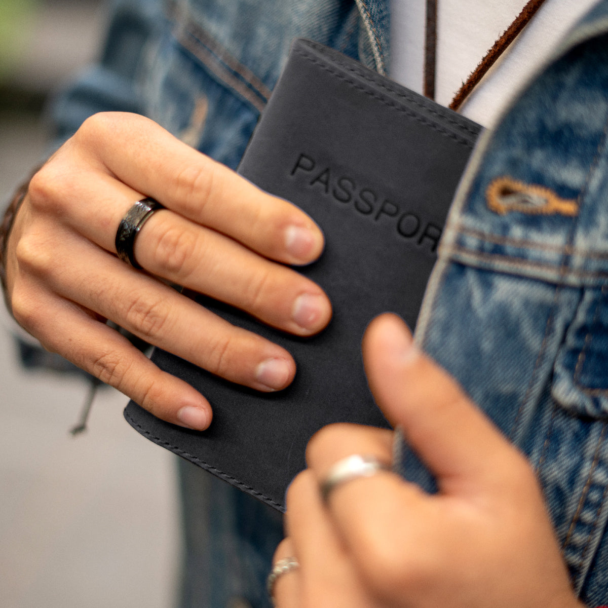 Pack Neceser de Viaje Cuero + Funda Porta Pasaporte Negro