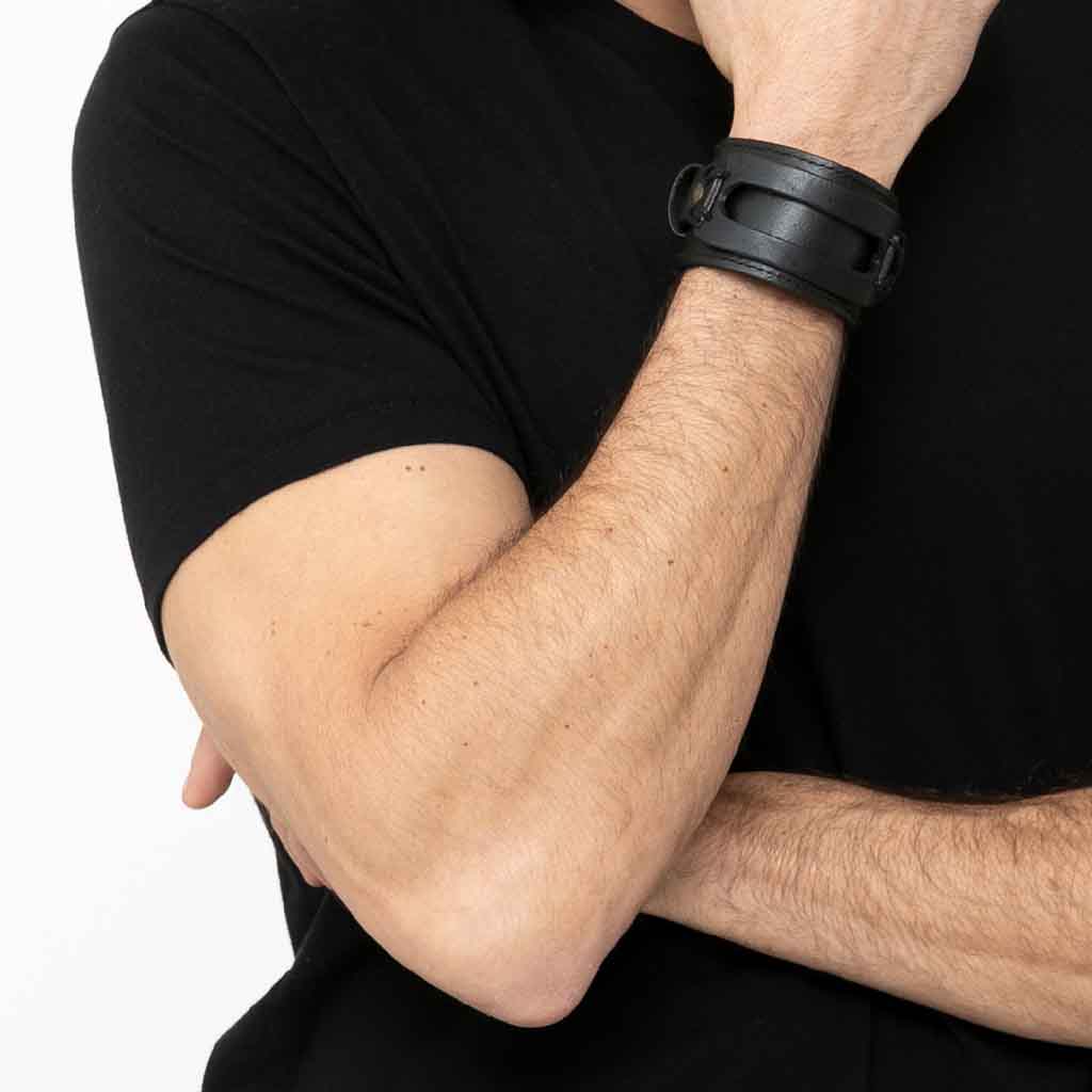 Brazalete Ancho De Cuero Pulsera Negra Banda Rock & Roll