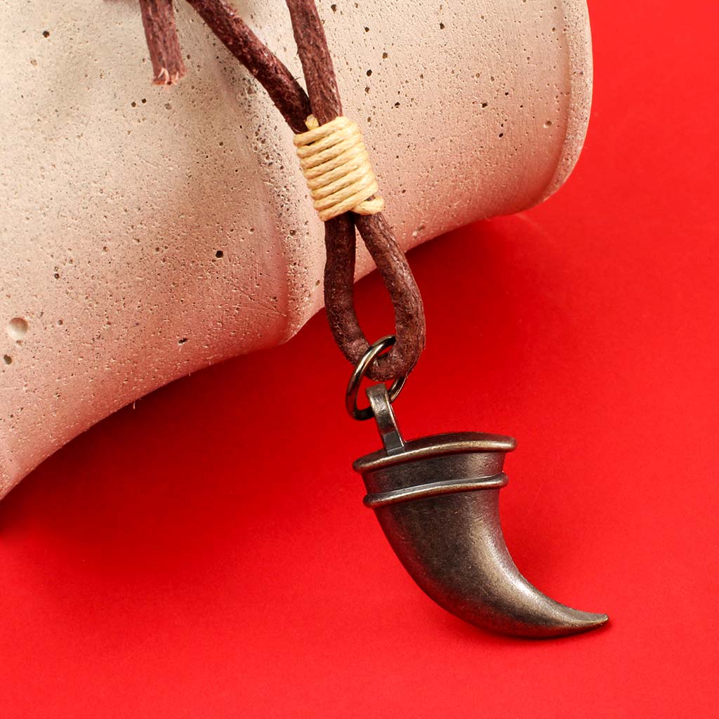 Collar de Cuero Ajustable Dije Metal Diente Tiburon