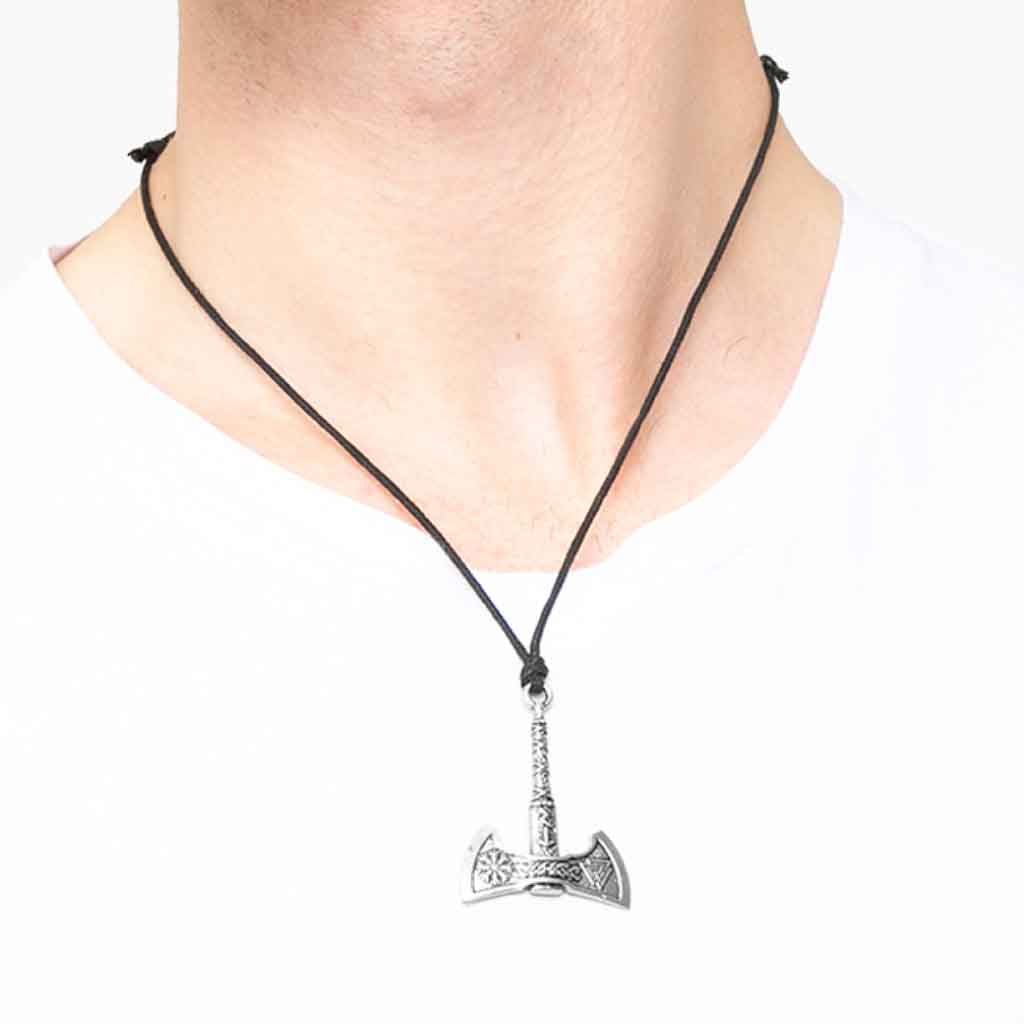 Collar de Hacha Vikinga Color Plata