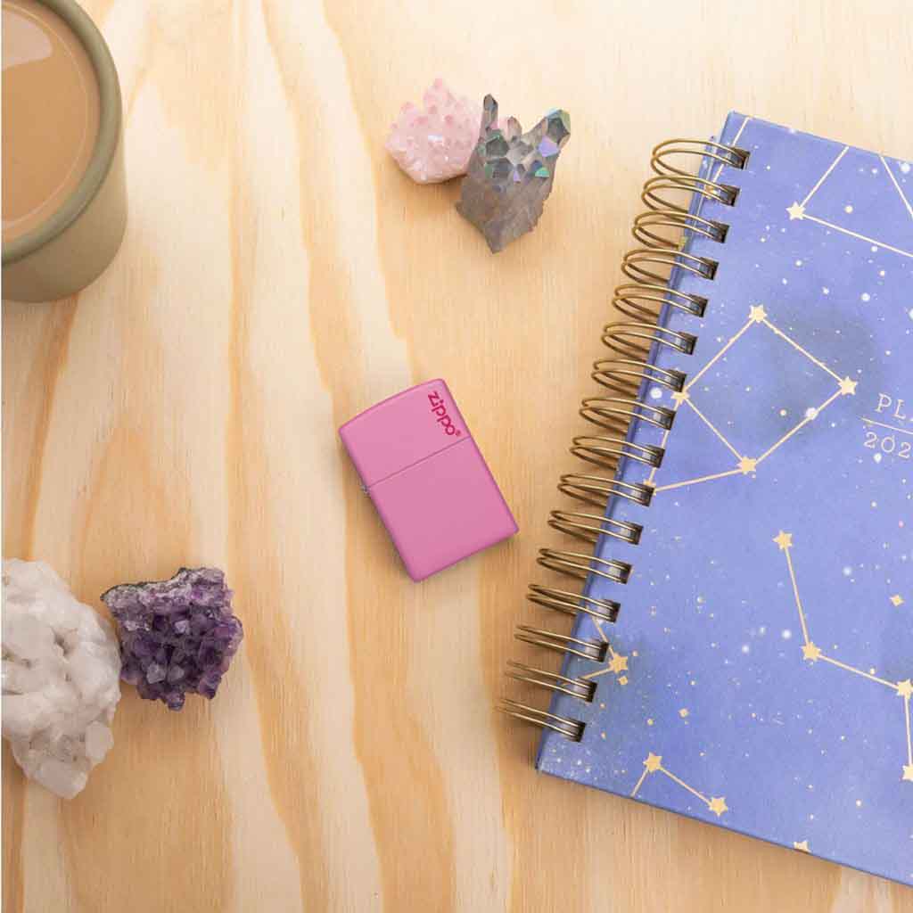 Encendedor Zippo Lighter Classic Pink Matte Logo Rosa