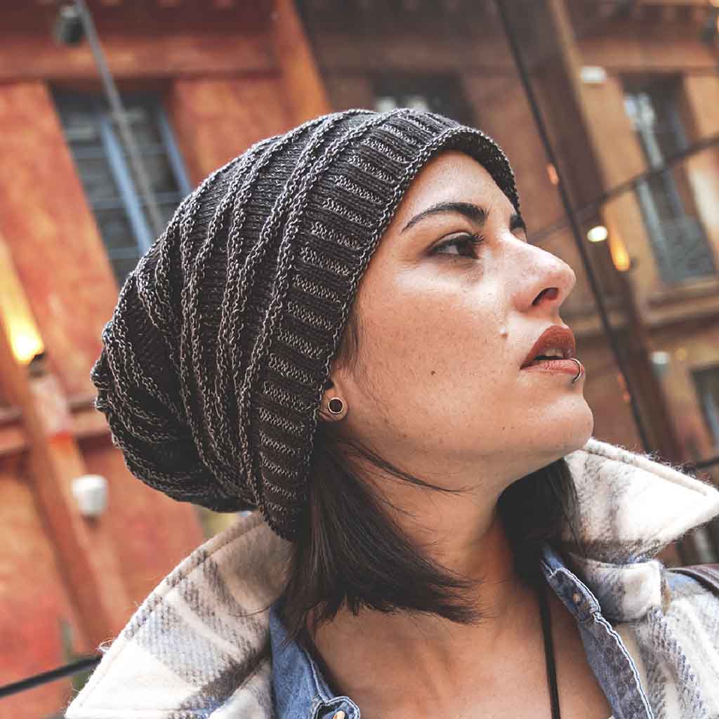 Gorro Tejido en Lana de Relieve con Forro de Polar Gris