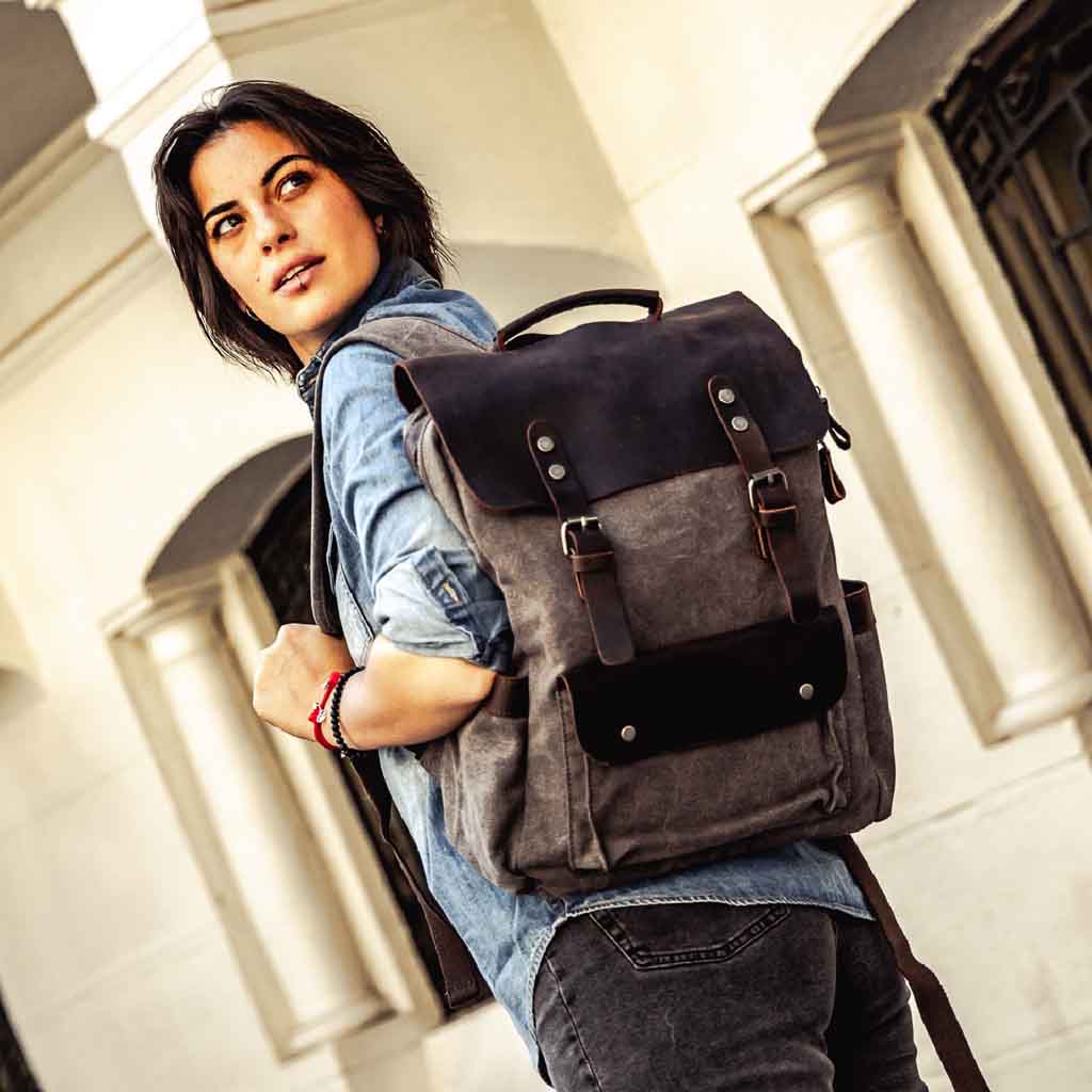 Mochila de Lona y Cuero Gris Vintage con hebillas