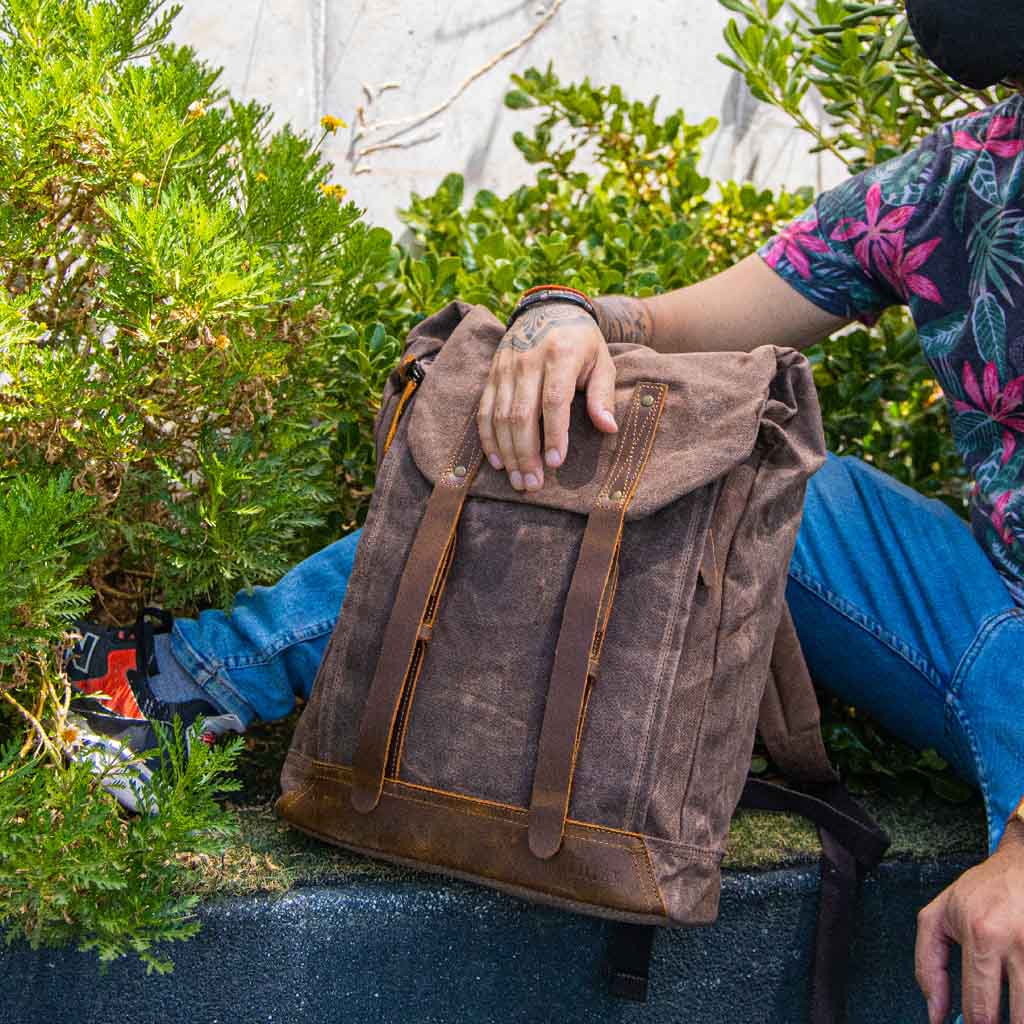 Mochila Lona Café Tirantes Cuero Notebook