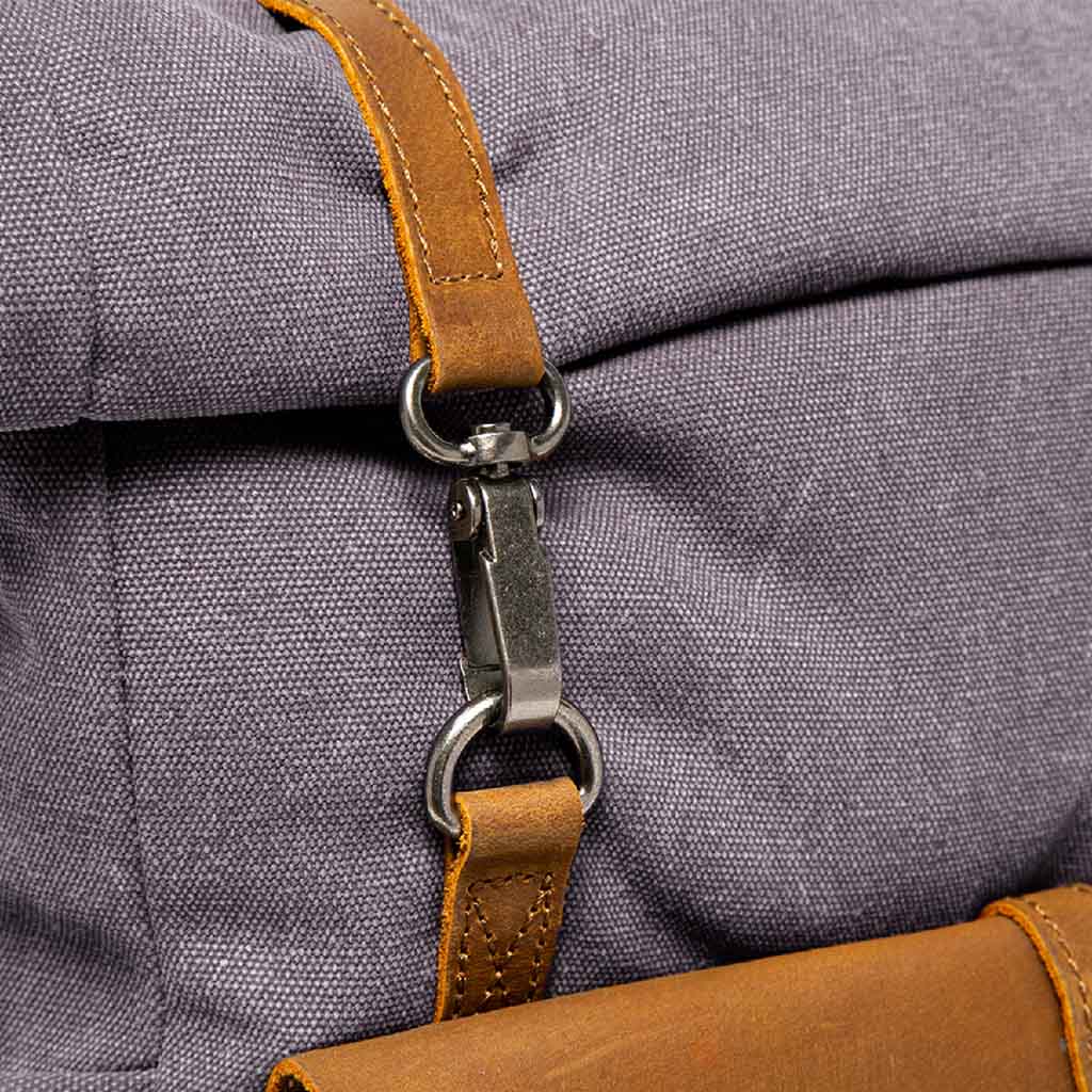 Mochila de Lona y Cuero Doblez Superior Ganchos