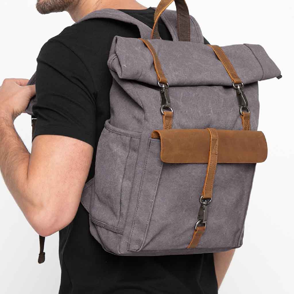 Mochila de Lona y Cuero Doblez Superior Ganchos