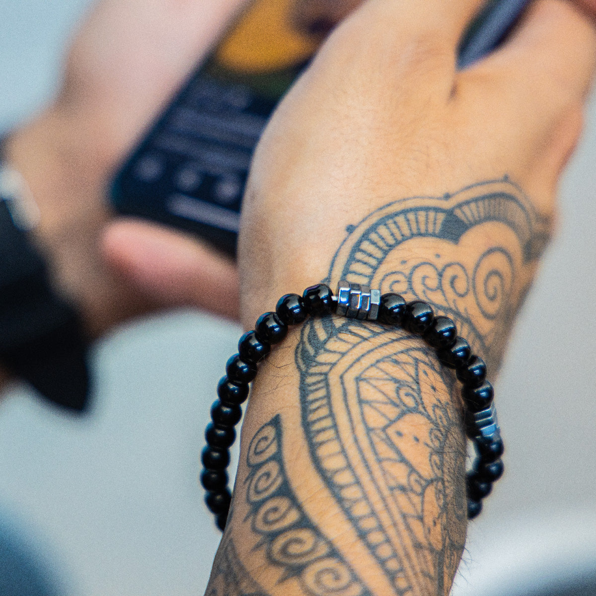 Pack Pulsera de cuero con dijes y placa acero y Pulsera piedra ónix brillante