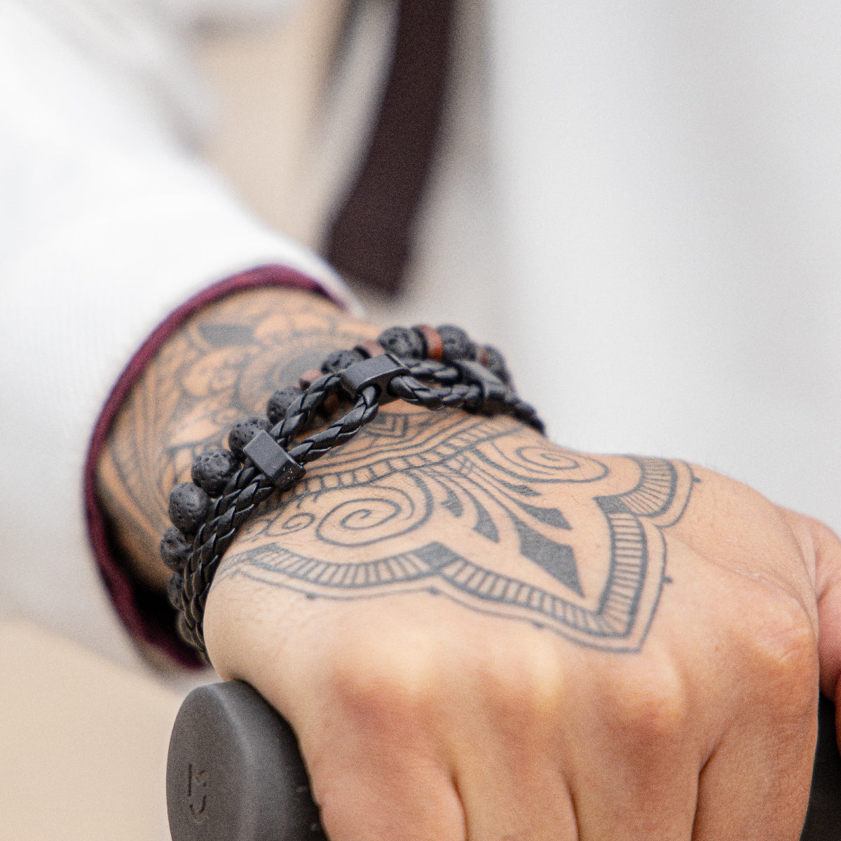 Pack pulsera de cuero negro trenzado y pulsera piedra volcánica Buda