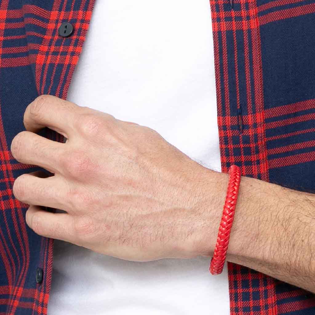 Pulsera de Hombre Cuero Rojo con Hilo Entretejido