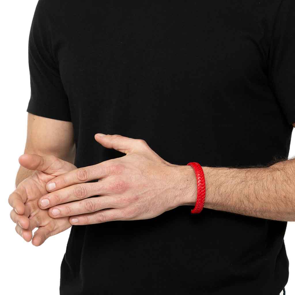 Pulsera En Cuero Rojo Con Broche De Lujo Combinación Negro