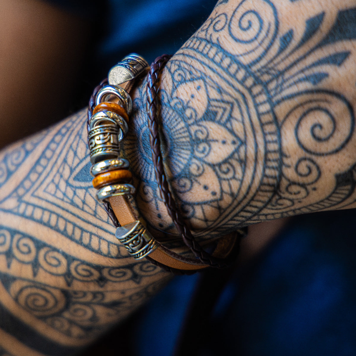 Pack 2 Pulseras Cuero con Piedras Café y Pulsera Budista Marrón Multicolor