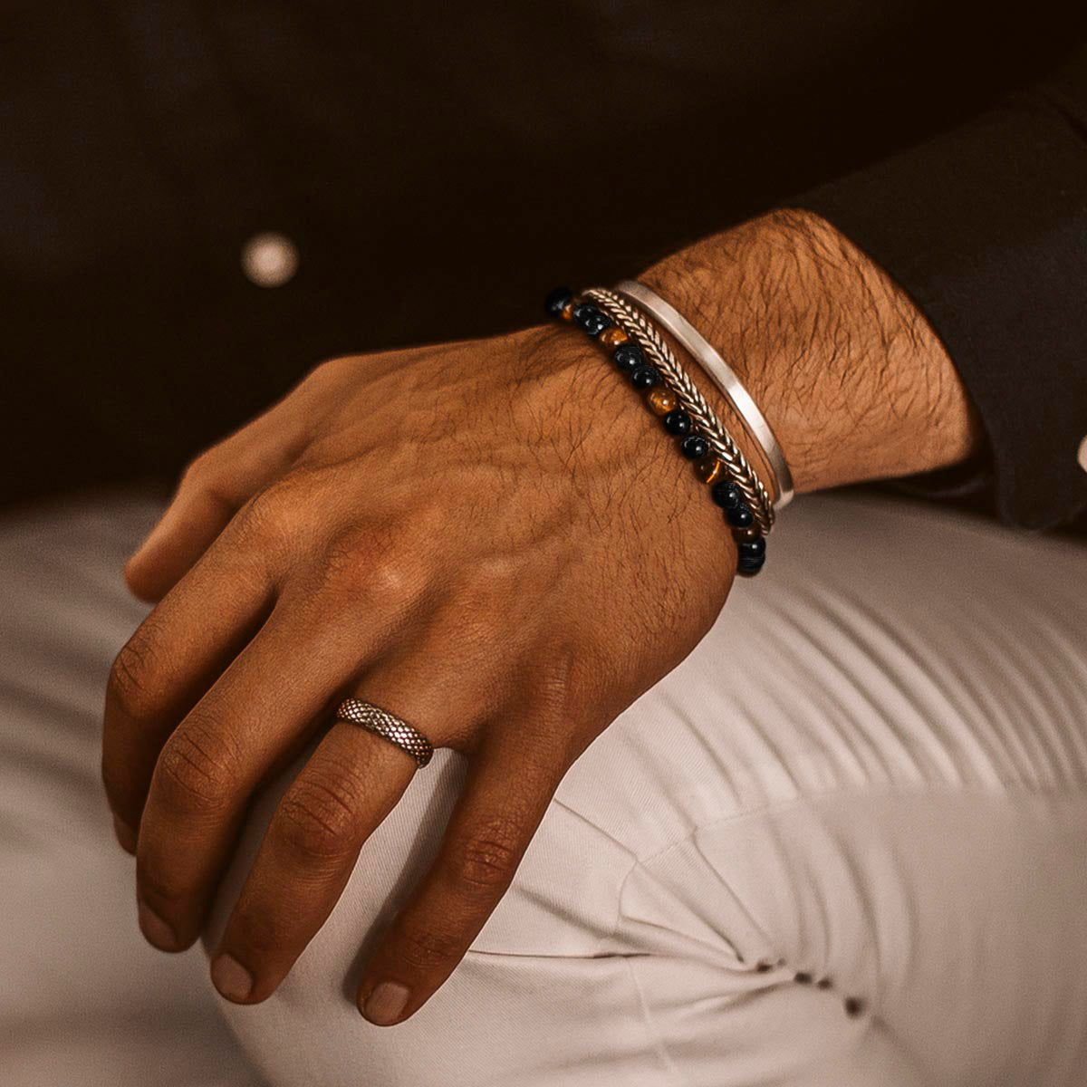 Pulsera elástica con piedras naturales ojo de tigre y ónix