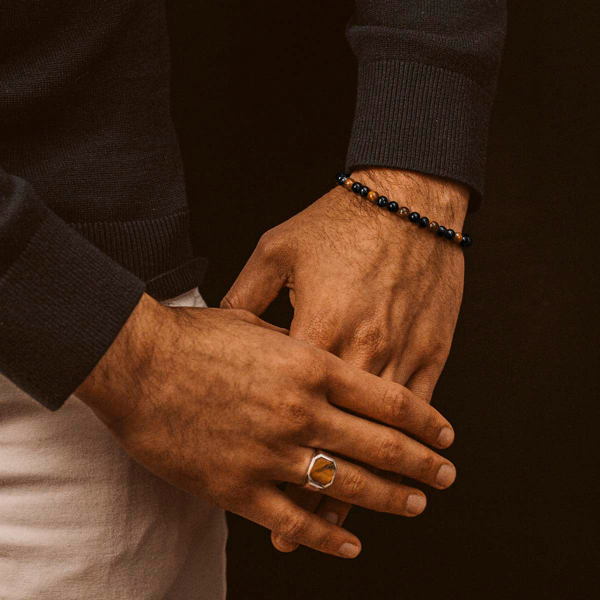 Pulsera elástica con piedras naturales ojo de tigre y ónix