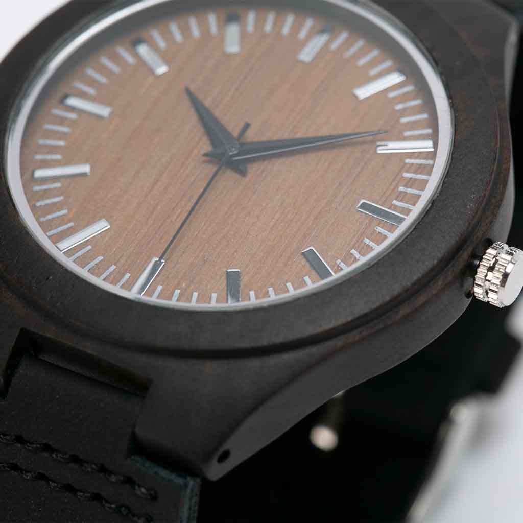 Reloj Casual de Madera Negra Modelo Seúl