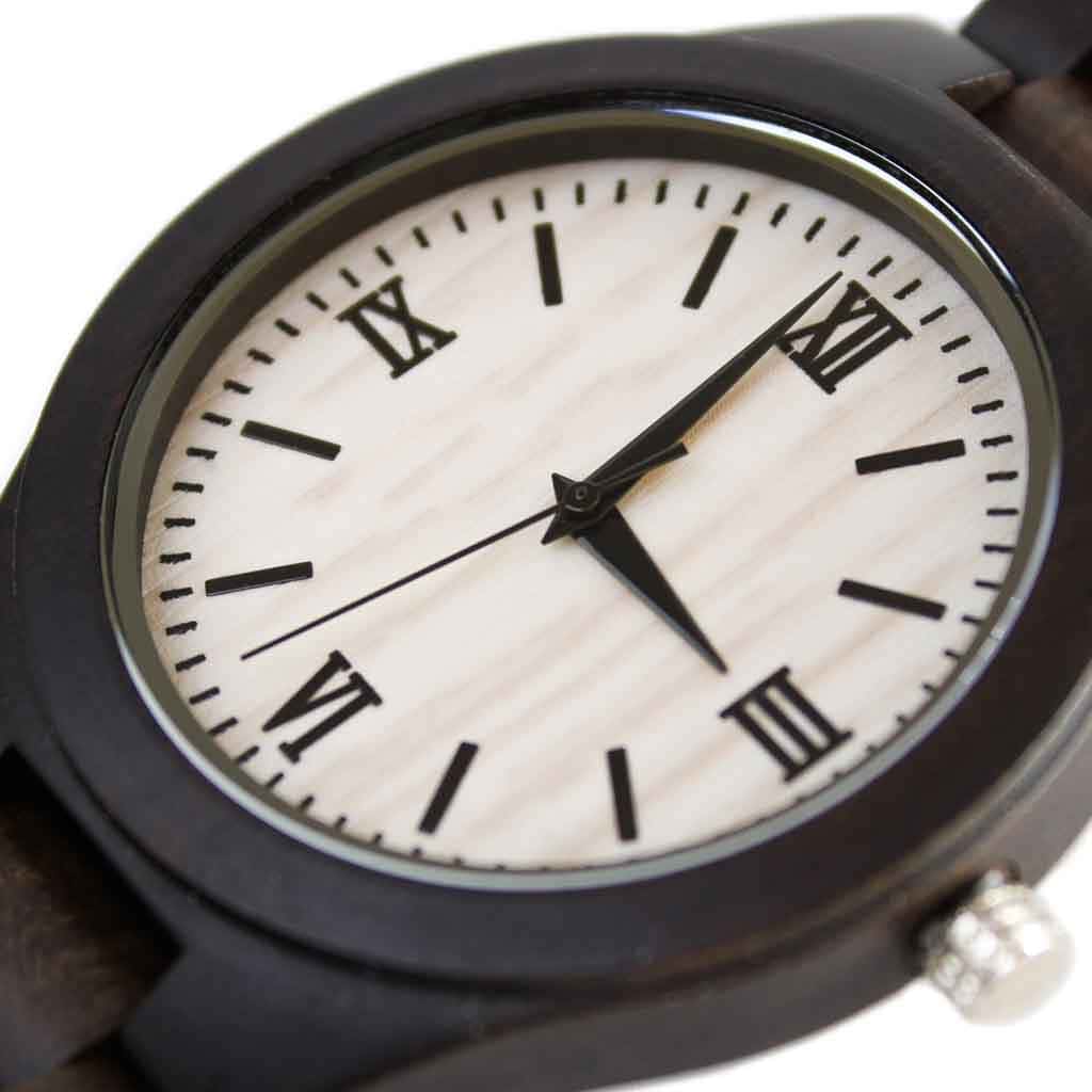 Reloj Correa Madera con Números Romanos