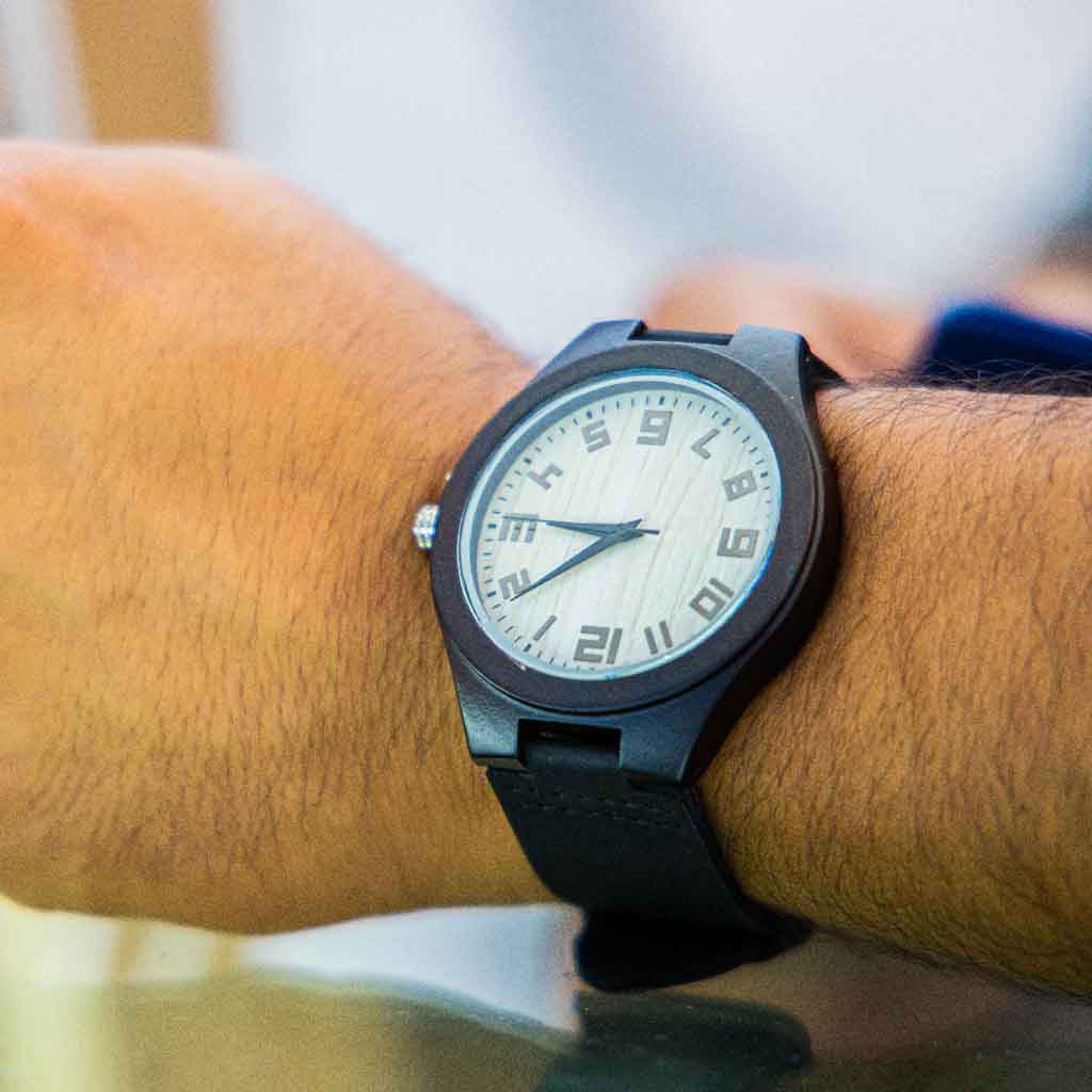 Reloj Madera Correa Cuero Negro Marcadores Numéricos