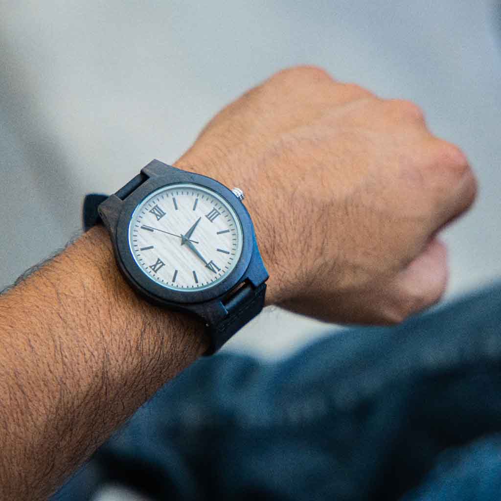 Reloj Madera Correa Cuero Negro Número Romanos