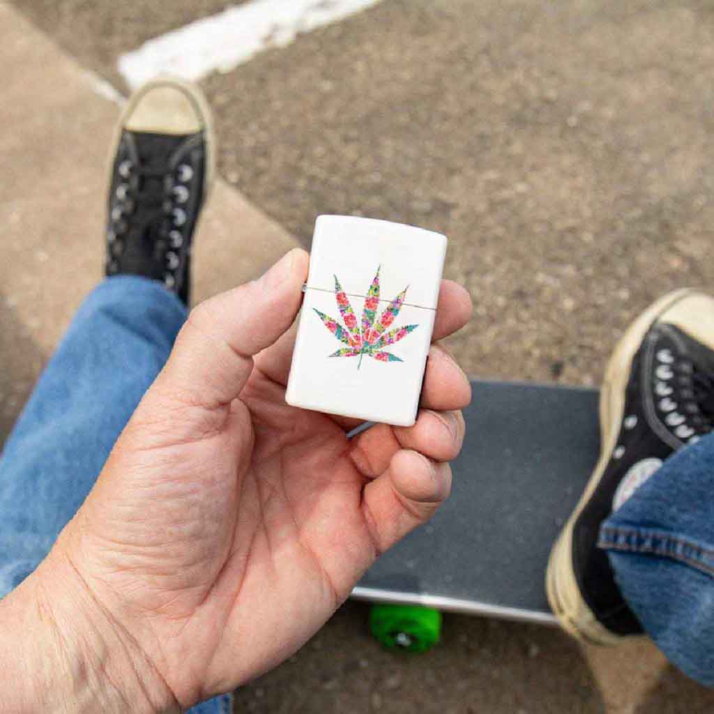 Encendedor Zippo Lighter Floral Weed Design Blanco